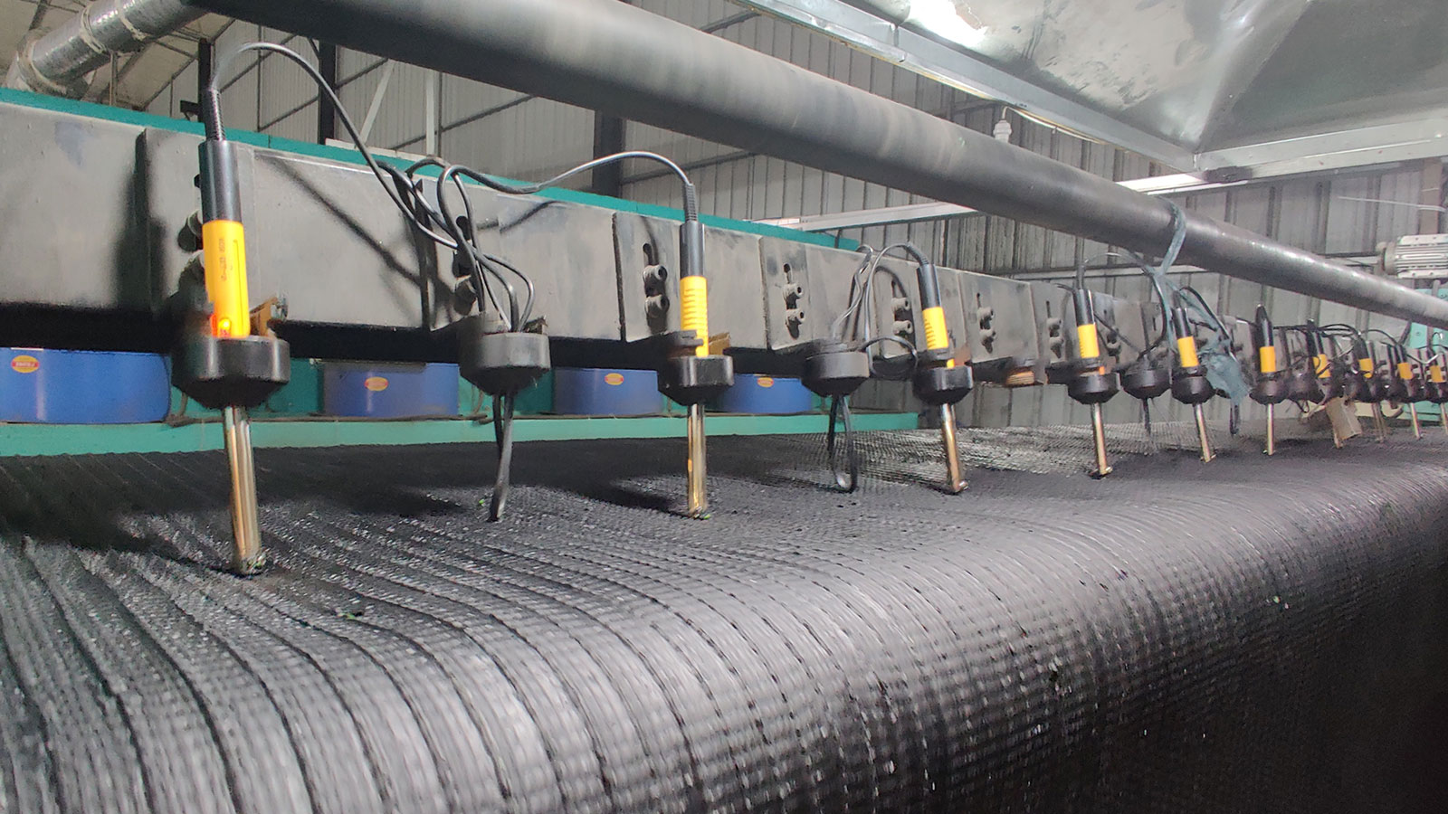 10Processo de fabricação de grama artificial com furos
