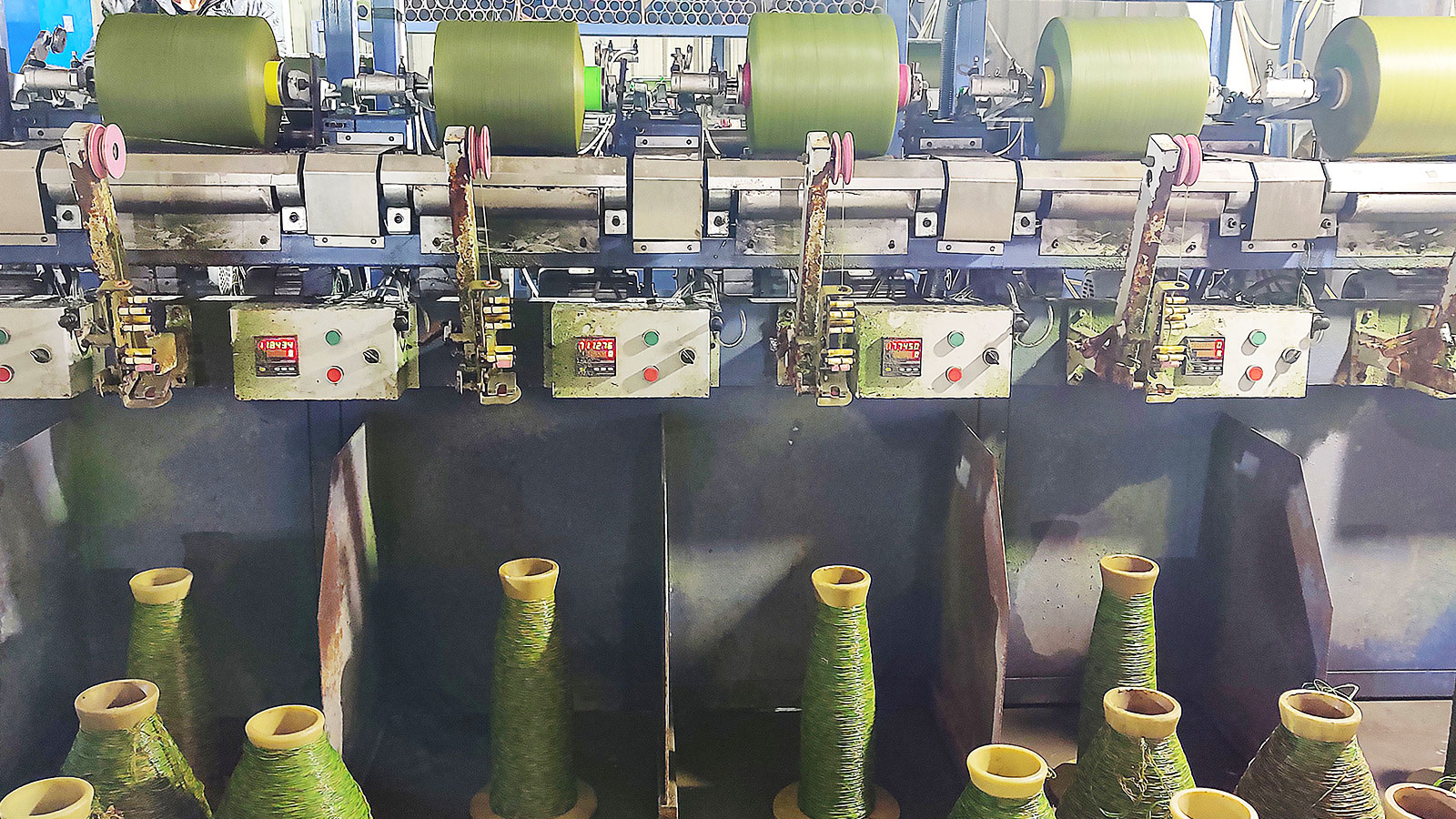 4Processo de fabricação de grama artificial Twisting-Yarn